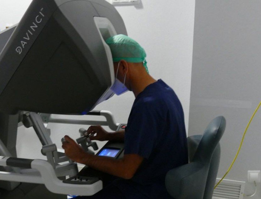 Primera intervención con el robot quirúrgico Da Vinci en el Ruber Juan Bravo